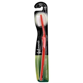 Escova de Dente Johnson & Johnson 40 Reach Ultra Clean Grande 1 Unidade